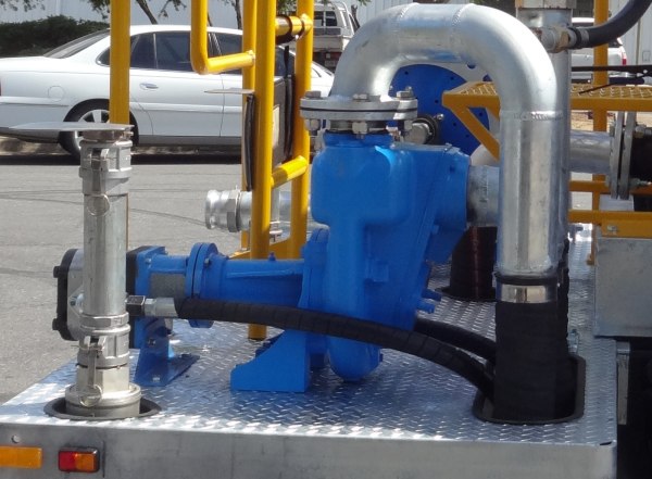 Hydraulic drive tanker pump installation